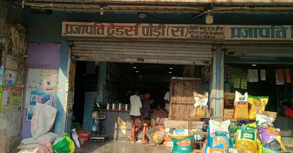 रायपुर: बिना अनुमति बेची जा रही थी यूरिया खाद, कृषि विभाग ने 12.65 टन उर्वरक की बिक्री पर लगाई रोक
