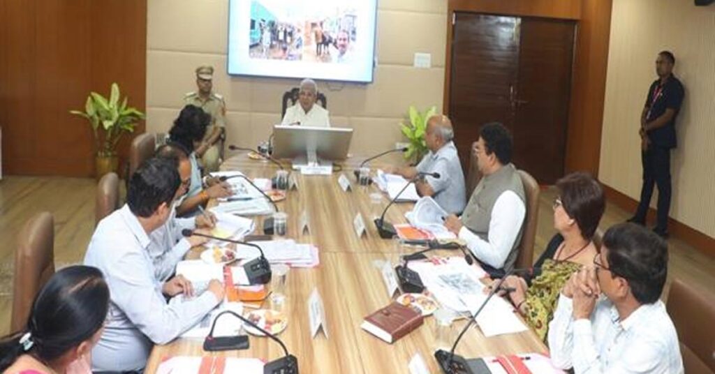 मध्यप्रदेश: राज्यपाल ने की दुधारू पशु योजना की समीक्षा, अति-पिछड़ी जनजातियों को प्राथमिकता देने के निर्देश