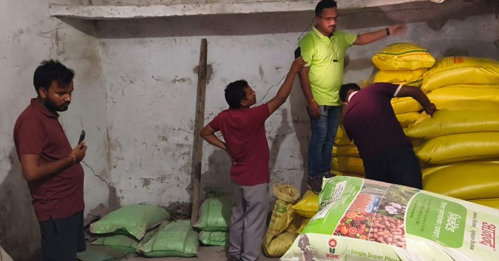 रायपुर: सक्ती में अवैध उर्वरक भंडारण पर कार्रवाई, 3.87 टन यूरिया जब्त