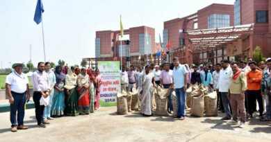 रायपुर: खरीफ सीजन से पहले किसानों को बड़ी सौगात, ICAR-NIBSM ने 170 से अधिक किसानों को बांटे उन्नत धान बीज