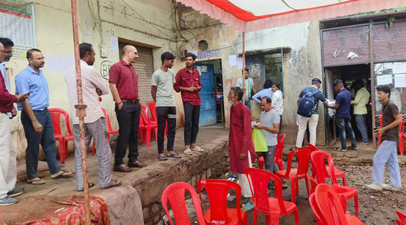 अशोकनगर कलेक्टर ने खाद वितरण व्यवस्थाओं का लिया जायजा