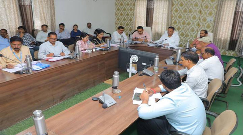 फार्मर रजिस्ट्री में लापरवा बरतने वाले पटवारियों पर कार्रवाई करें - कलेक्टर देवास
