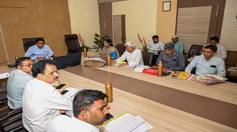 धार कलेक्टर ने की सहकारिता विभाग के कार्यों की समीक्षा
