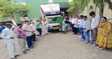 धार: फसल बीमा योजना के प्रचार-प्रसार हेतु जागरूकता वाहन रवाना किया