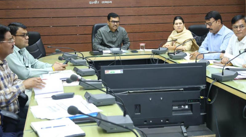 इंदौर संभागायुक्त की अध्यक्षता में विभागीय योजनाओं की समीक्षा बैठक सम्पन्न