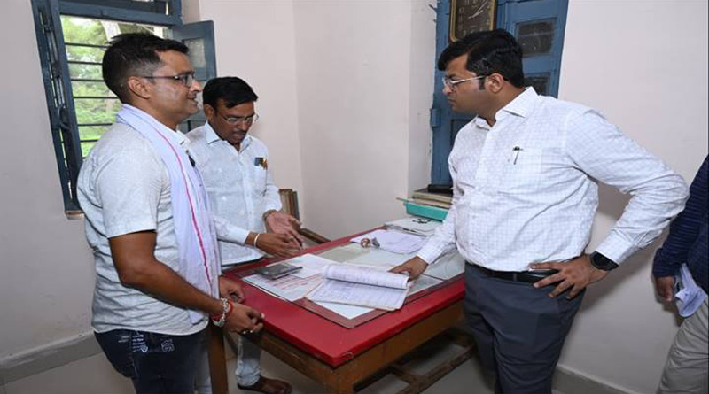 शिवपुरी: कलेक्टर ने कृषि संस्थानों में बीज वितरण और कार्यप्रणाली की समीक्षा की