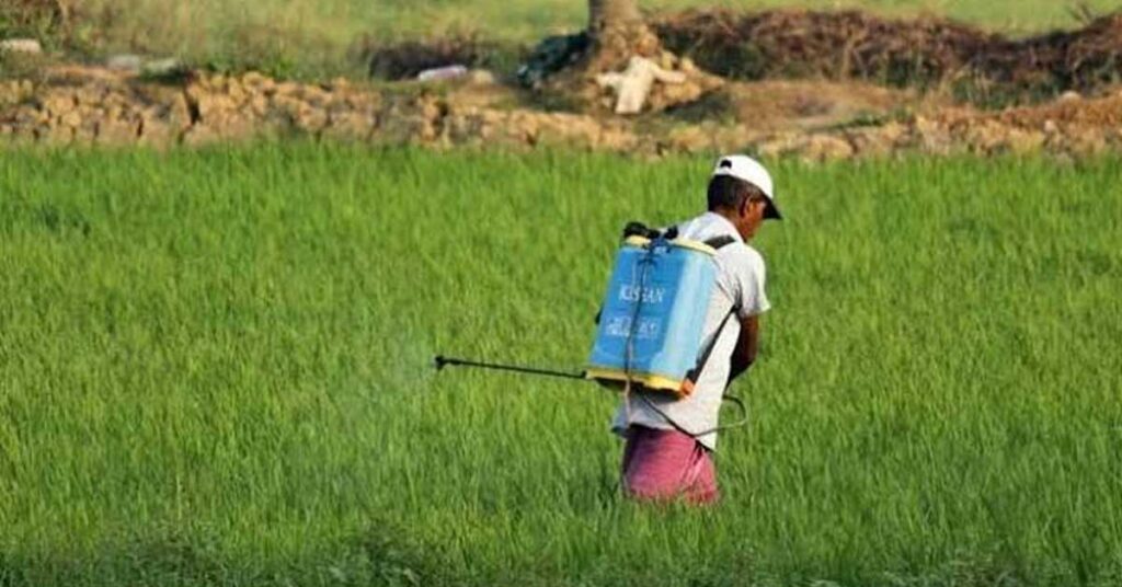 वारासिवनी के कृषि केंद्र में समाप्ति तिथि के कीटनाशक मिले