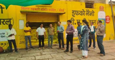 छिंदवाड़ा के उप संचालक कृषि ने किया डबल लॉक केंद्रों का निरीक्षण