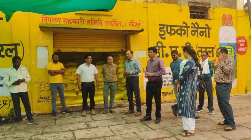 छिंदवाड़ा के उप संचालक कृषि ने किया डबल लॉक केंद्रों का निरीक्षण