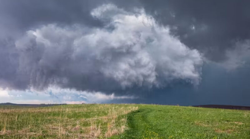 MP Weather Update: मध्यप्रदेश के कई जिलों में झमाझम बारिश, 6 जिलों में अति भारी वर्षा का अलर्ट; 40-50 किमी/घंटा की रफ्तार से चलेंगी तेज हवाएं