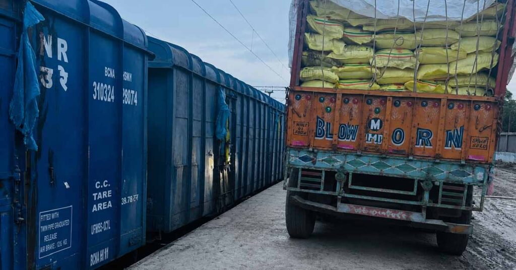 स्टॉक भरपूर, फिर भी किसान परेशान: ई-विकास पोर्टल पर नहीं मिल रही जरूरत की खाद