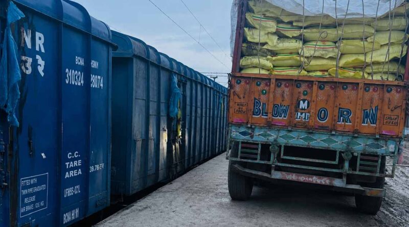 स्टॉक भरपूर, फिर भी किसान परेशान: ई-विकास पोर्टल पर नहीं मिल रही जरूरत की खाद