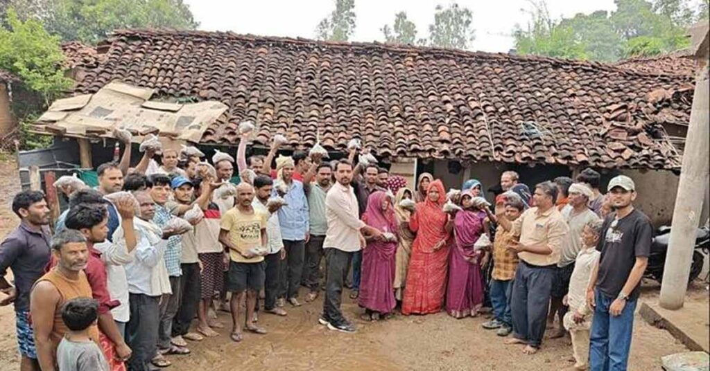 मध्यप्रदेश: उमरिया में 33 किसानों को वितरित किए गए अमरु और अरंडी के बीज, खरीफ खेती की दी गई जानकारी