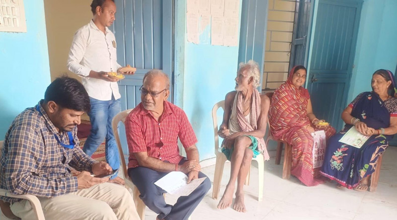 छत्तीसगढ़: रायगढ़ में कृषि मंत्रालय की टीम ने किया मृदा स्वास्थ्य कार्ड योजना का मूल्यांकन, किसानों से लिया फीडबैक