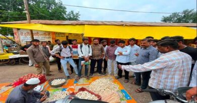 बुरहानपुर : विद्यार्थियों ने मंडी संचालन, एवं  कृषि विपणन की प्रक्रियाओं को जाना