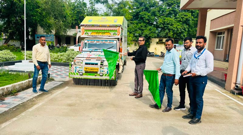 प्रधानमंत्री फसल बीमा योजना के प्रचार-प्रसार के लिए कलेक्टर ने दिखाई हरी झंडी