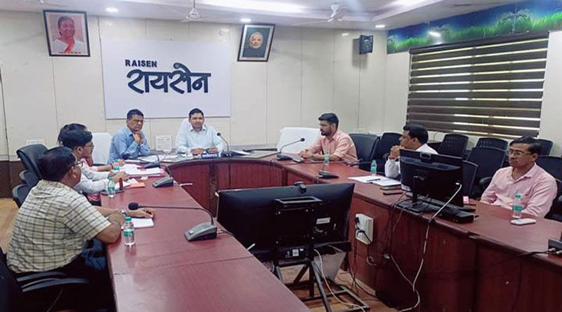 फार्मर रजिस्ट्री सहित राजस्व प्रकरणों के निराकरण में लाएं तेज़ी - कलेक्टर रायसेन