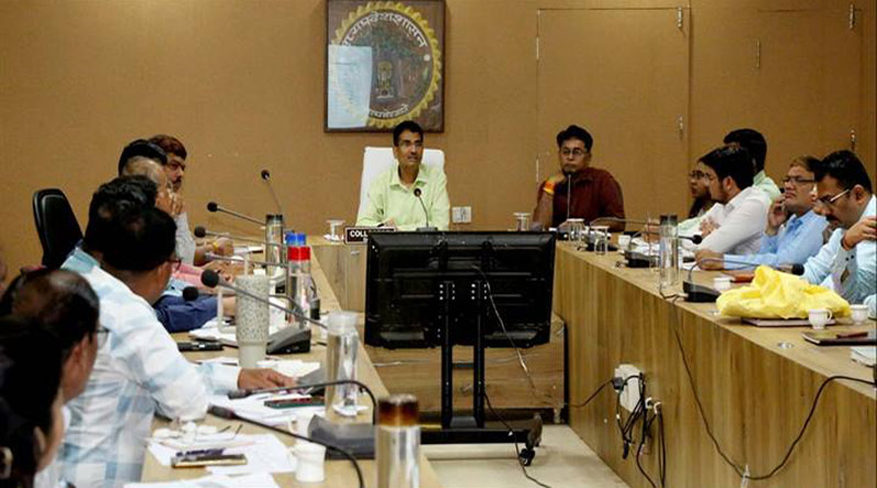 दमोह में राजस्व कार्यों की समीक्षा बैठक संपन्न