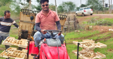 पैडी ट्रांसप्लांटर ने आसान की खेती, किसान दिलीप अब दूसरों के खेतों में रोपाई कर कमा रहे अतिरिक्त आय  