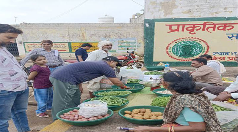शिवपुरी : साप्ताहिक जैविक हाट बाजार में खूब हुई खरीदारी