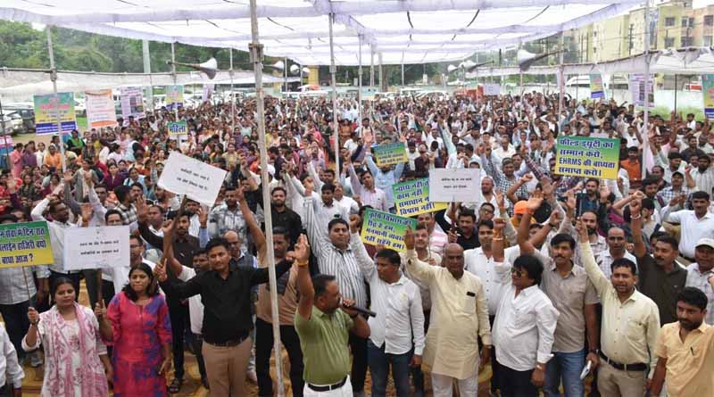 भोपाल में कृषि विस्तार अधिकारियों धरना ई-अटेंडेंस के विरोध में उठी आवाज