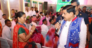 झाबुआ में प्राकृतिक खेती का मॉडल बना मिसाल, कृषि सखियों और किसानों से मिले CM मोहन यादव