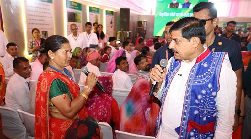 झाबुआ में प्राकृतिक खेती का मॉडल बना मिसाल, कृषि सखियों और किसानों से मिले CM मोहन यादव
