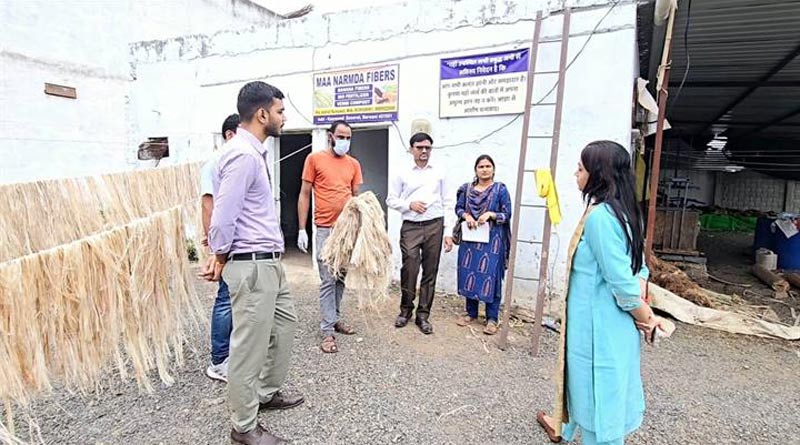 केले के तने से रेशा बनाकर आत्मनिर्भर बनीं रिंकु