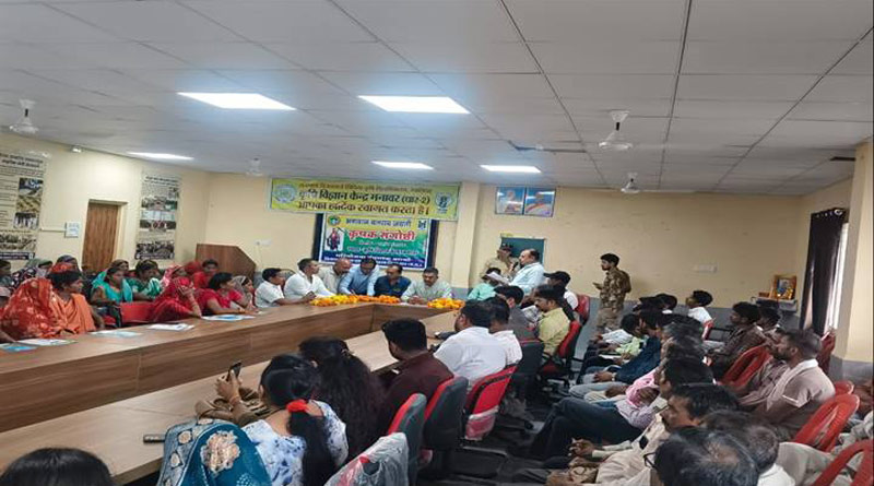 धार : प्राकृतिक खेती को लेकर कृषक संगोष्ठी एवं वैज्ञानिक परिचर्चा आयोजित