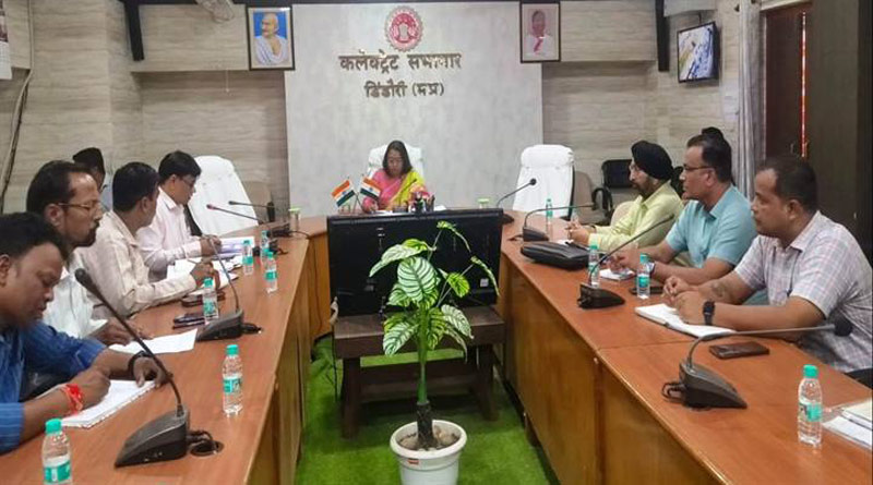डिंडोरी कलेक्टर ने पशुपालन एवं डेयरी विभाग के कार्यों की समीक्षा की