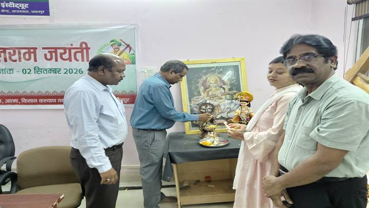 जबलपुर: किसानों को कृषि की उन्नत तकनीकों एवं प्राकृतिक खेती पर जानकारी दी