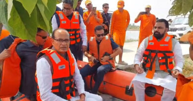 बिहार में बाढ़ प्रभावित इलाकों में पहुंचे मंत्री शिवराज सिंह, किसानों से मिलकर फसल नुकसान का लिया जायजा  