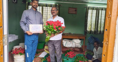 पांढुर्ना: पॉलीहाउस में गुलाब उगाकर मालामाल हुईं अनिता, अब रोजाना हो रही ₹4,000-4,500 की  कमाई