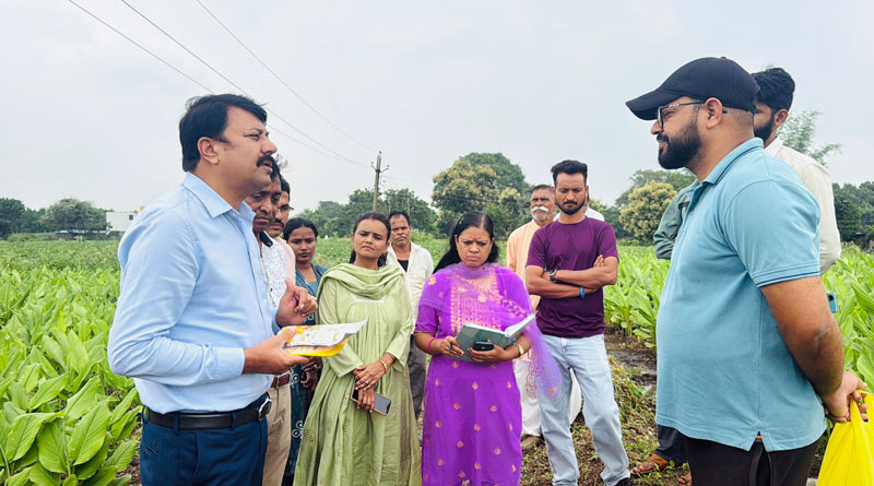 प्राकृतिक खेती करने वाले  जितेन्द्र पाटीदार के खेत का संयुक्त संचालक कृषि ने किया निरीक्षण