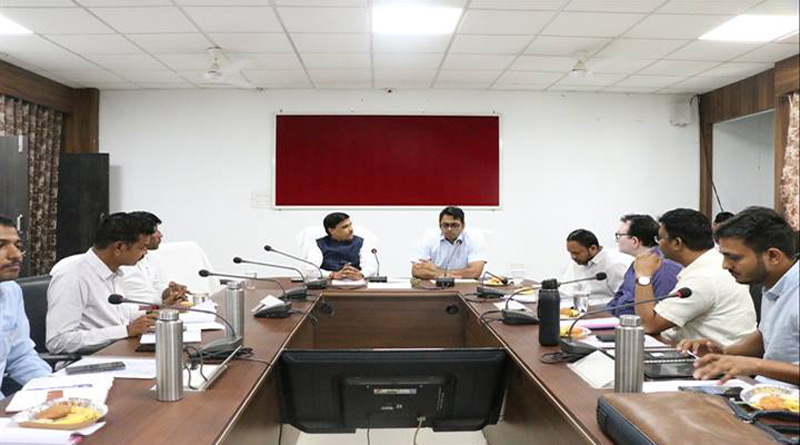 कृषक कम पानी में अधिक उत्पादन देने वाली फसलों को अपनाएं - कलेक्टर आगर मालवा