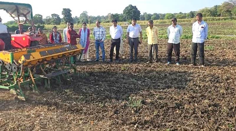 छिंदवाड़ा में जीरो टिलेज तकनीक से चना बोवनी का प्रदर्शन