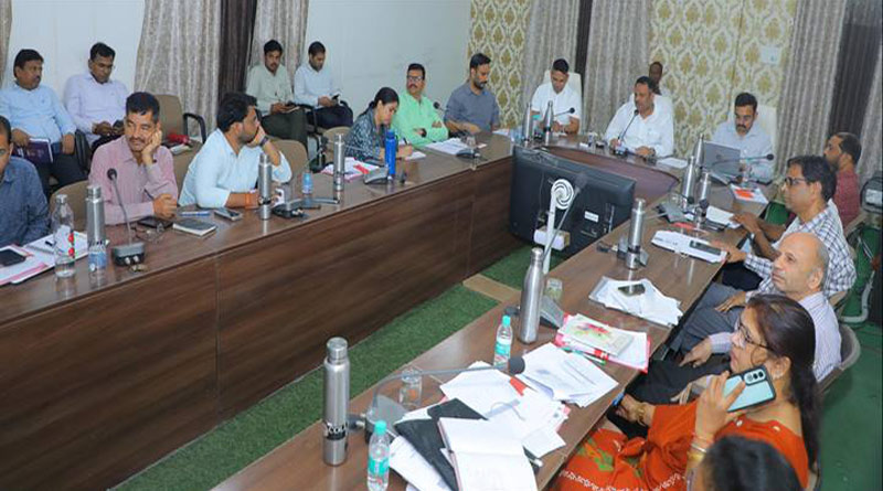 देवास: लापरवाह पटवारियों को तत्काल जारी करें नोटिस