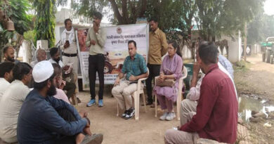 गुना : ग्राम चौपाल में कृषकों को नरवाई न जलाने का दिया संदेश