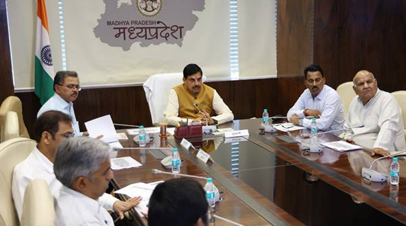 कम पानी वाली फसलें लें किसान, जल संकट से निपटने के लिए सीएम यादव ने की बैठक