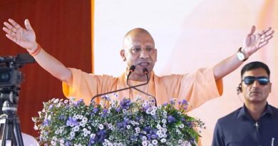 यूपी में बाढ़-ओलावृष्टि पीड़ित 9 लाख किसानों को मिले 493 करोड़ रुपये, गोरखपुर में योगी ने बांटी राशि